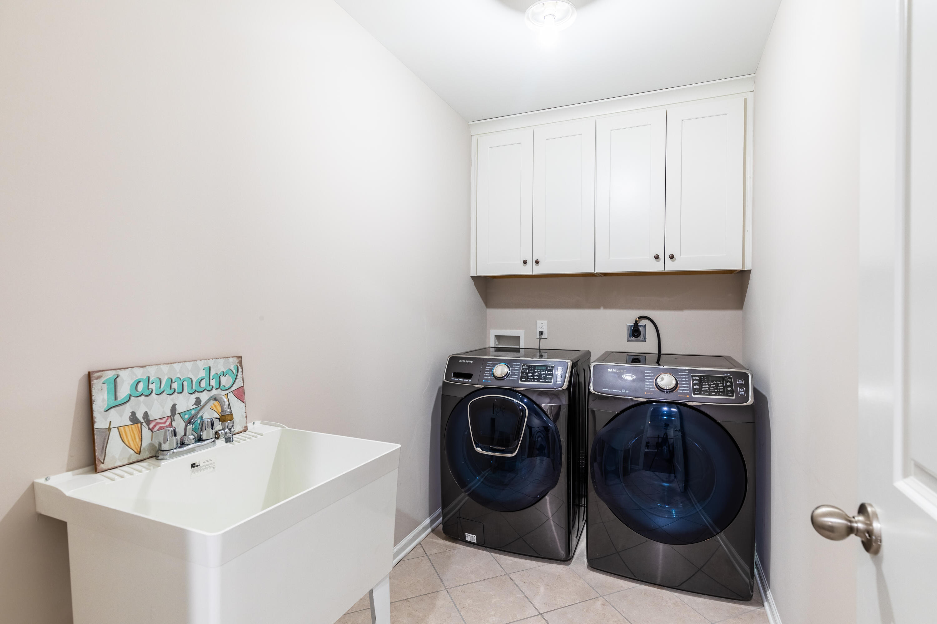 1067 Fort Johnson Road Charleston, SC 29412 - Photo 29 of 34 1067 laundry