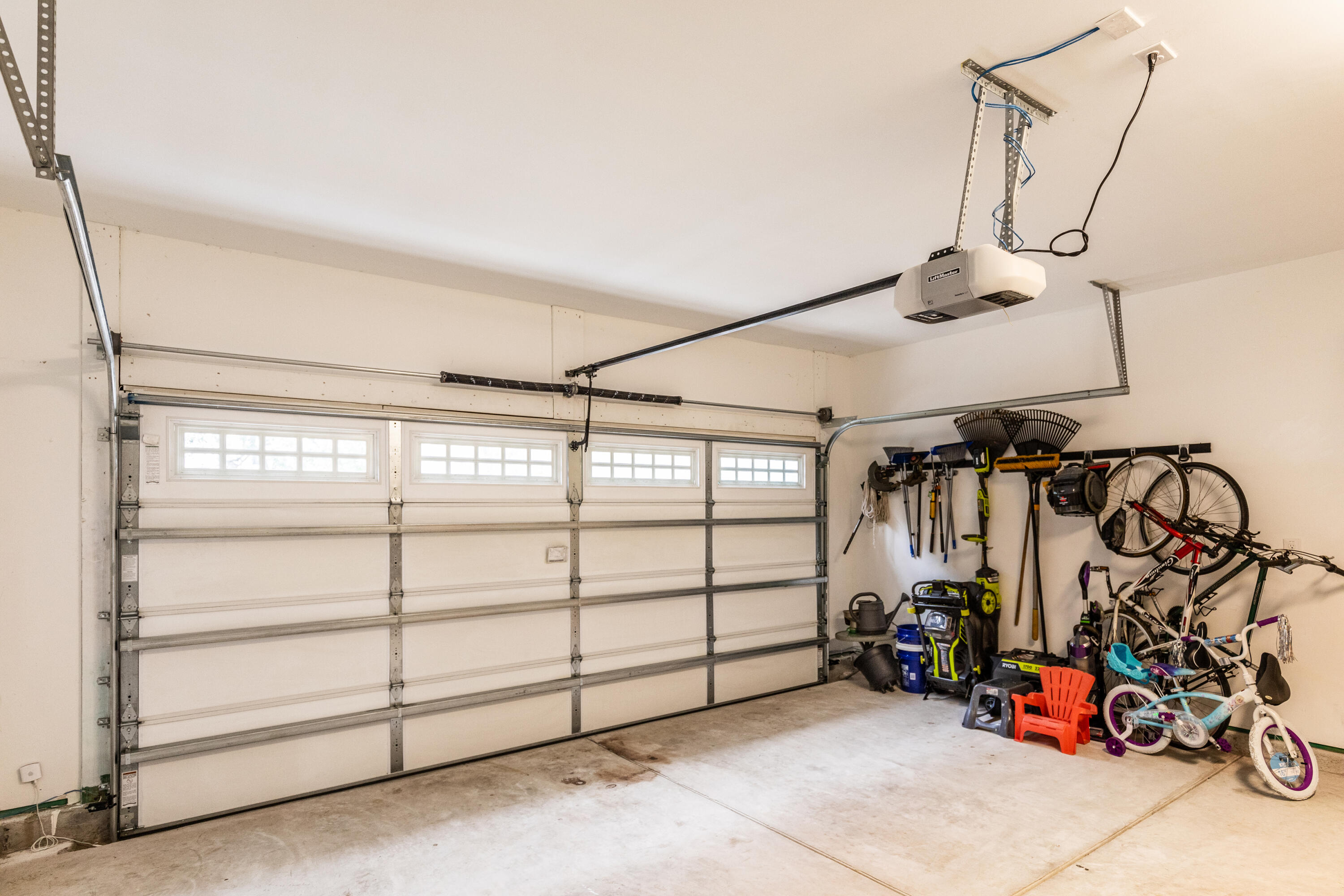 1067 Fort Johnson Road Charleston, SC 29412 - Photo 31 of 34 1067 garage