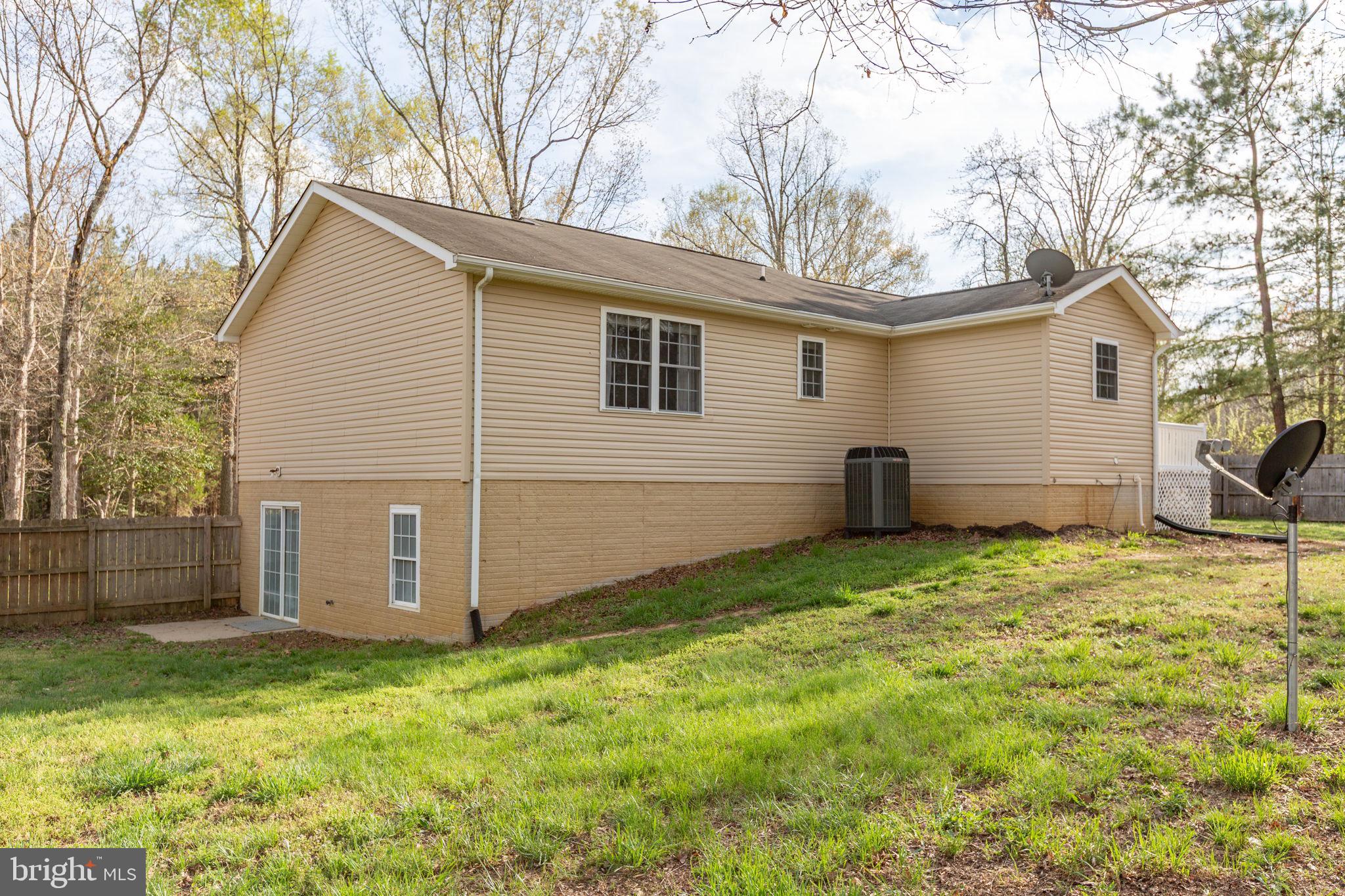 16283 Round Hill Road King George, VA 22485 - Photo 9 of 37 Gallery Image 9