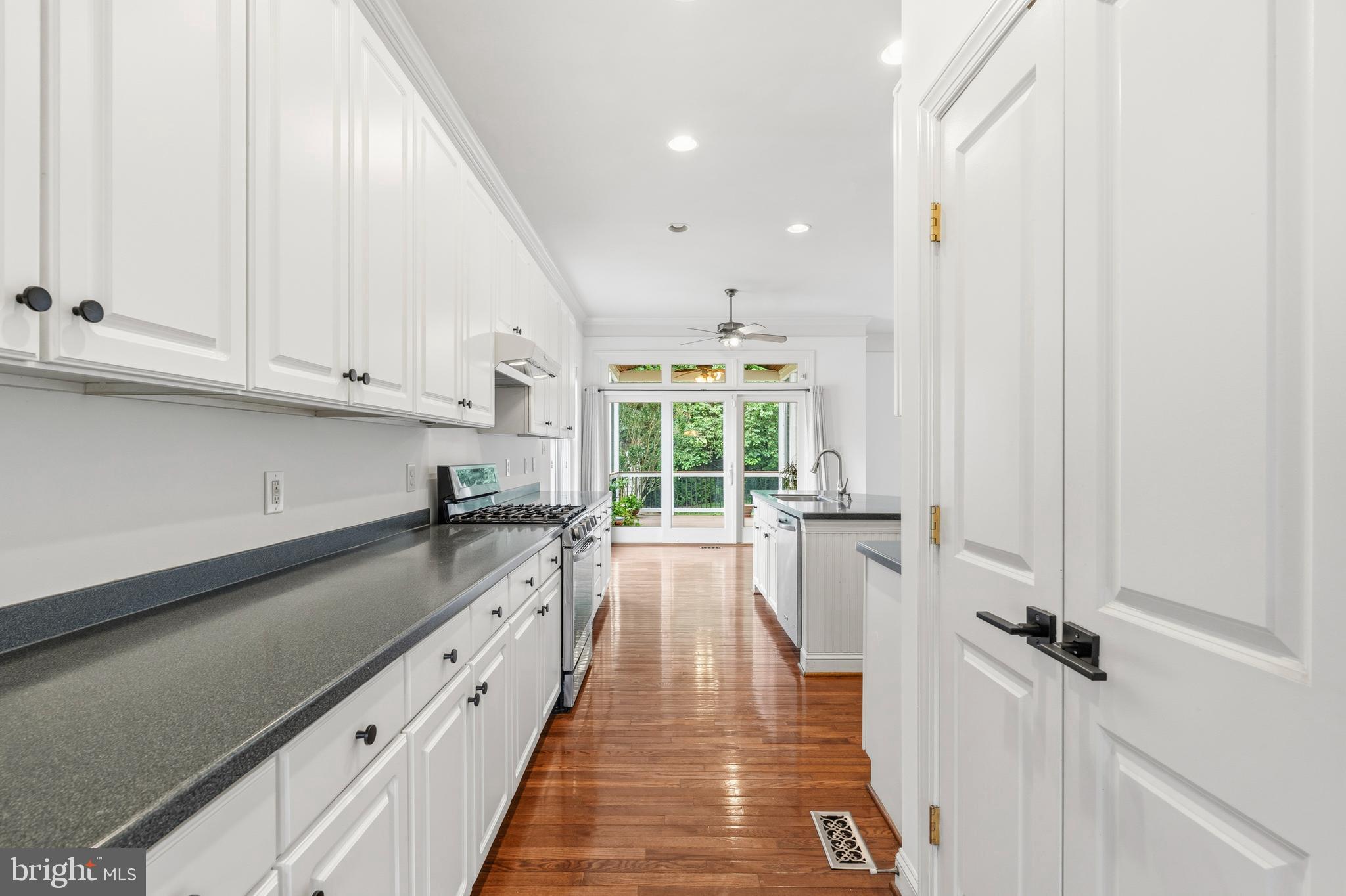 22409 Brook Point Way Clarksburg, MD 20871 - Photo 23 of 76