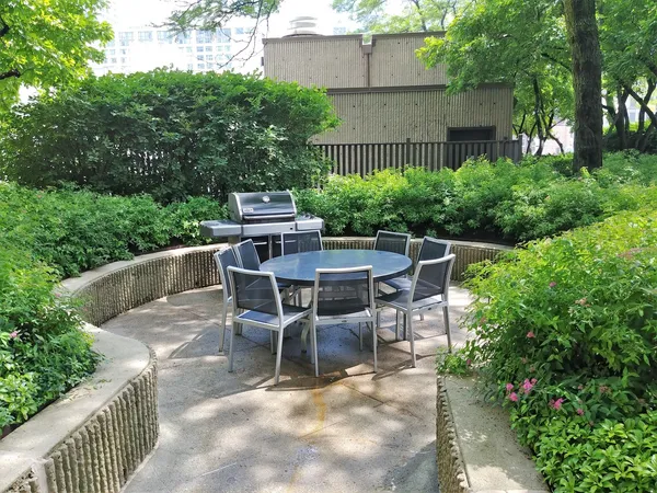 $2,000 | 10 East Ontario Street, Unit 3804, Chicago, IL 60611