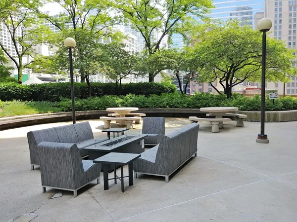 $2,000 | 10 East Ontario Street, Unit 3804, Chicago, IL 60611