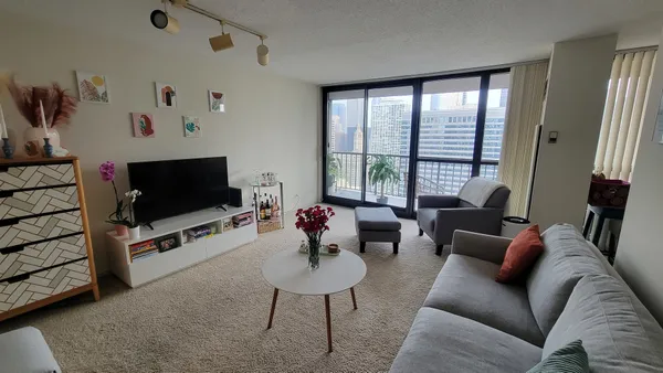 $2,000 | 10 East Ontario Street, Unit 3804, Chicago, IL 60611