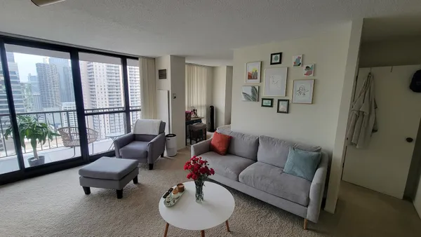 $2,000 | 10 East Ontario Street, Unit 3804, Chicago, IL 60611