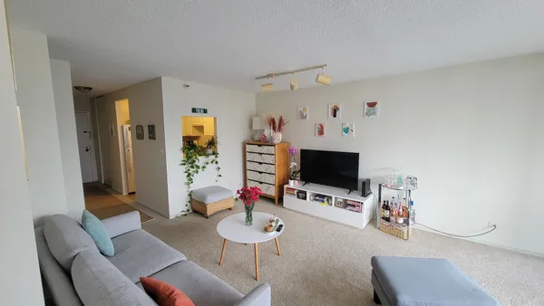$2,000 | 10 East Ontario Street, Unit 3804, Chicago, IL 60611