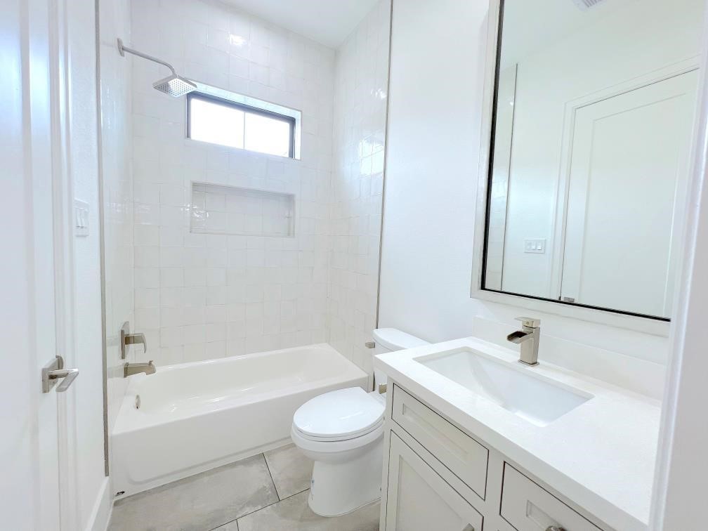 2122 Blalock Road, Unit B Houston, TX 77080 - Photo 31 of 45 a bathroom with a sink toilet and shower