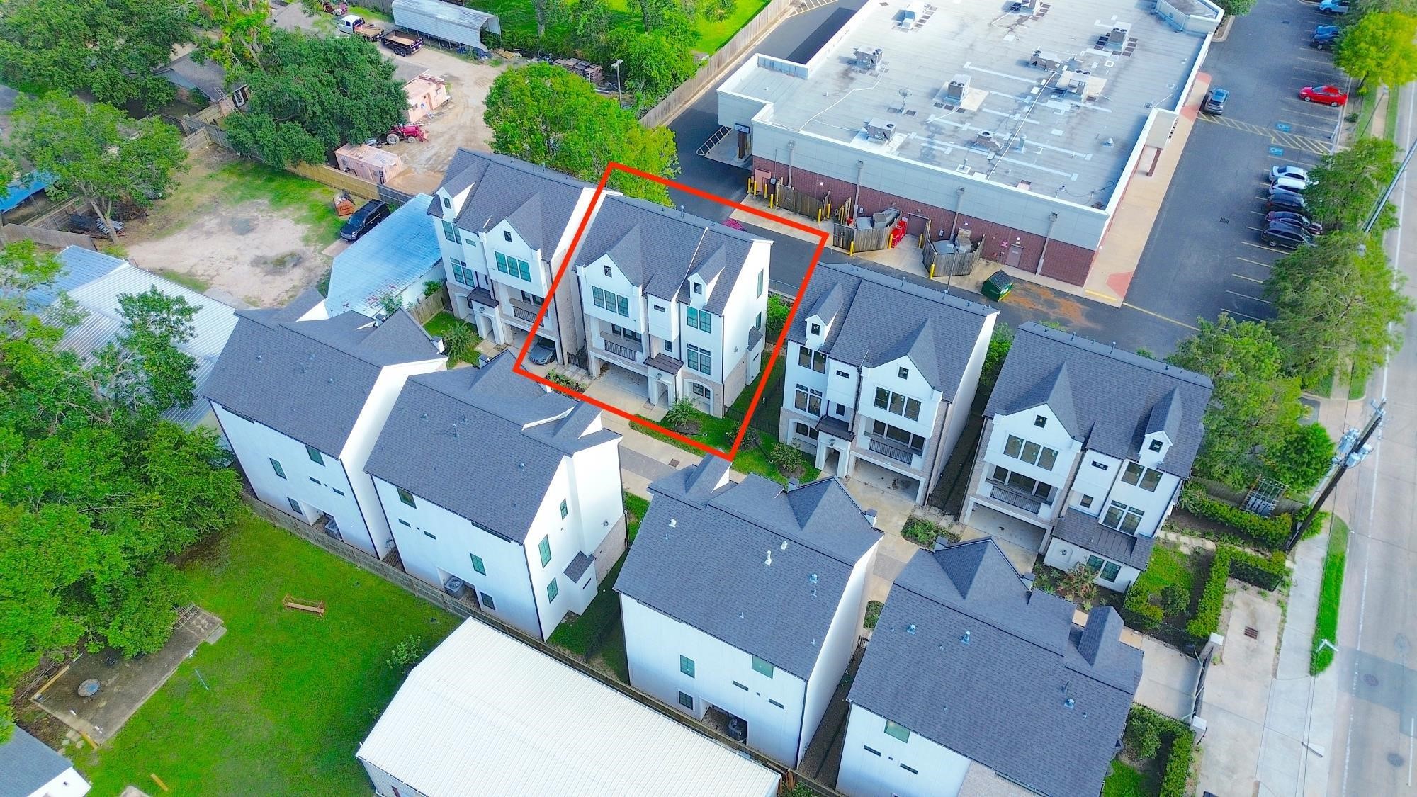 2122 Blalock Road, Unit B Houston, TX 77080 - Photo 44 of 45 an aerial view of a house with a garden