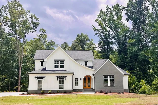 a view of house with yard