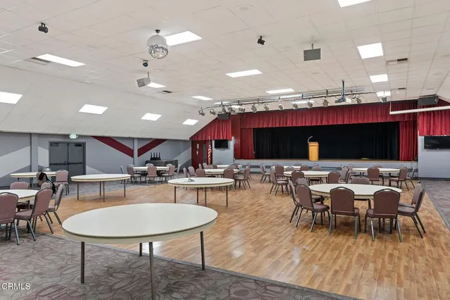 a view of a big yard with a fountain and plants