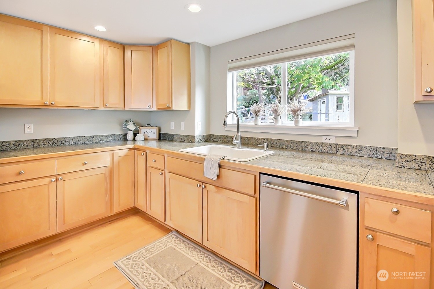 4149 Southwest Frontenac Street, Unit B Seattle, WA 98136 - Photo 13 of 40 Gallery Image 13