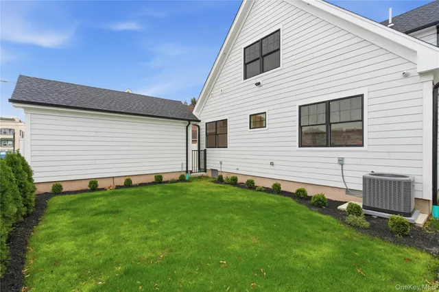 a view of livingroom with washer and dryer