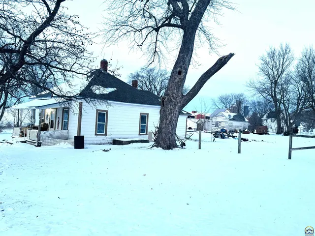 $64,000 | 830 Locust Street, Nortonville, KS 66060