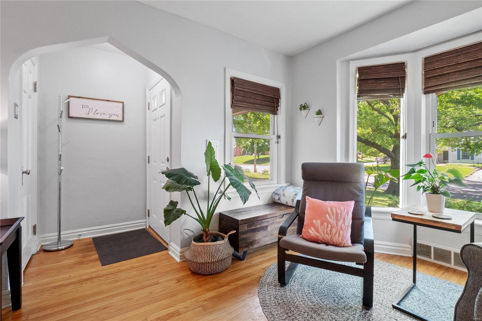 1048 North Geyer Road St. Louis, MO 63122 - Photo 3 of 22 Gallery Image 3