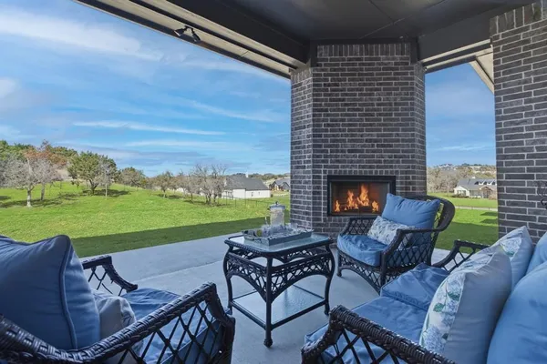 $699,990 | 320 Oak Mdw Lane, Weatherford, TX 76085