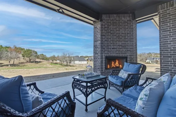 $699,990 | 320 Oak Mdw Lane, Weatherford, TX 76085