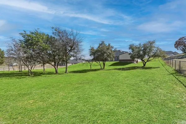$699,990 | 320 Oak Mdw Lane, Weatherford, TX 76085