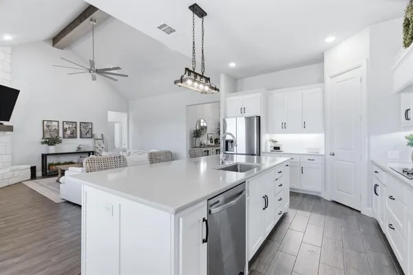 $699,990 | 320 Oak Mdw Lane, Weatherford, TX 76085