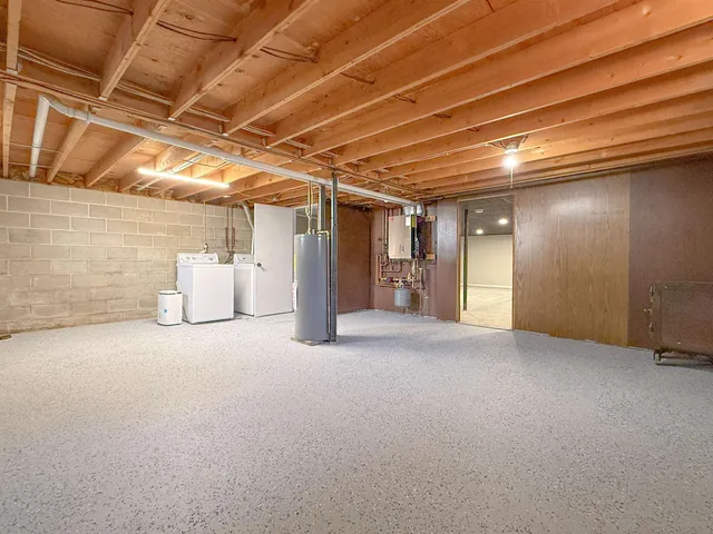 $244,900 | 1608 22nd Avenue, Menominee, MI 49858