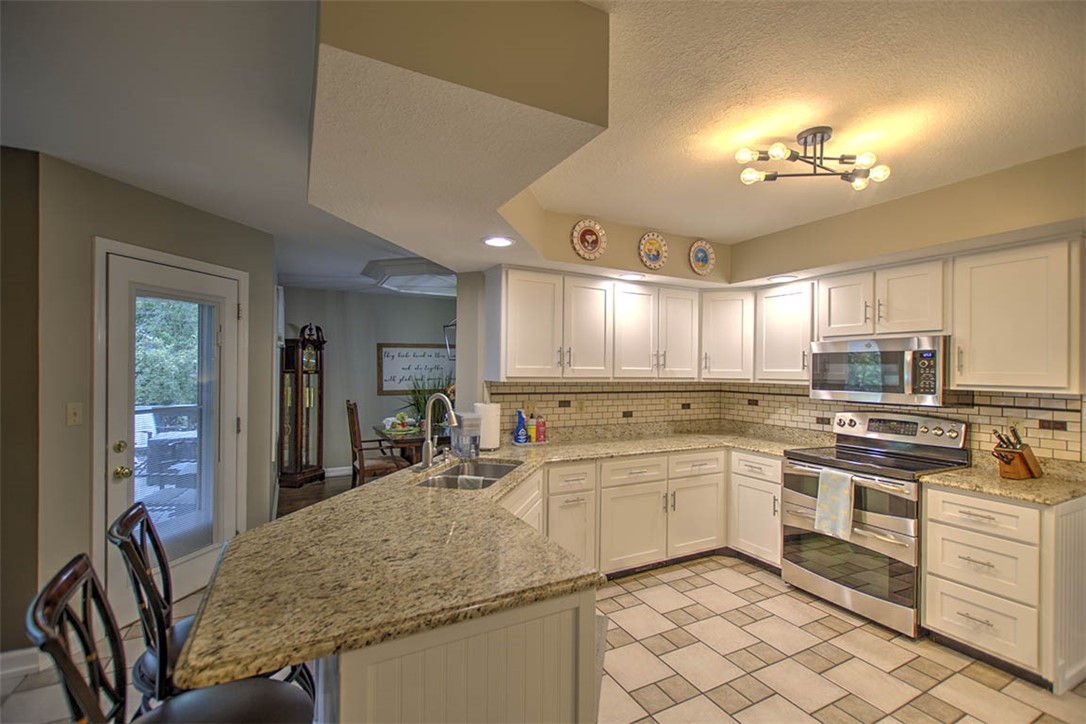 1306 Moundview Lane Decatur, IL 62526 - Photo 15 of 47