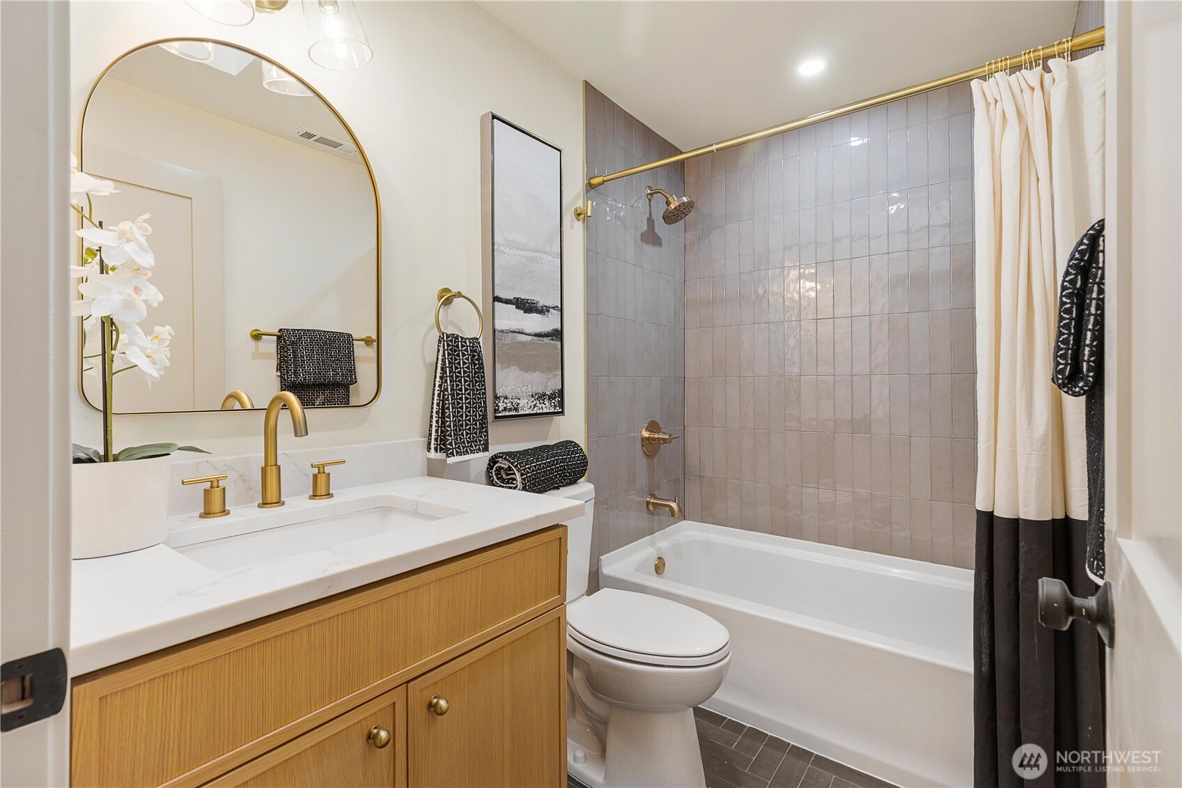 9506 18th Avenue Northwest Seattle, WA 98117 - Photo 20 of 40