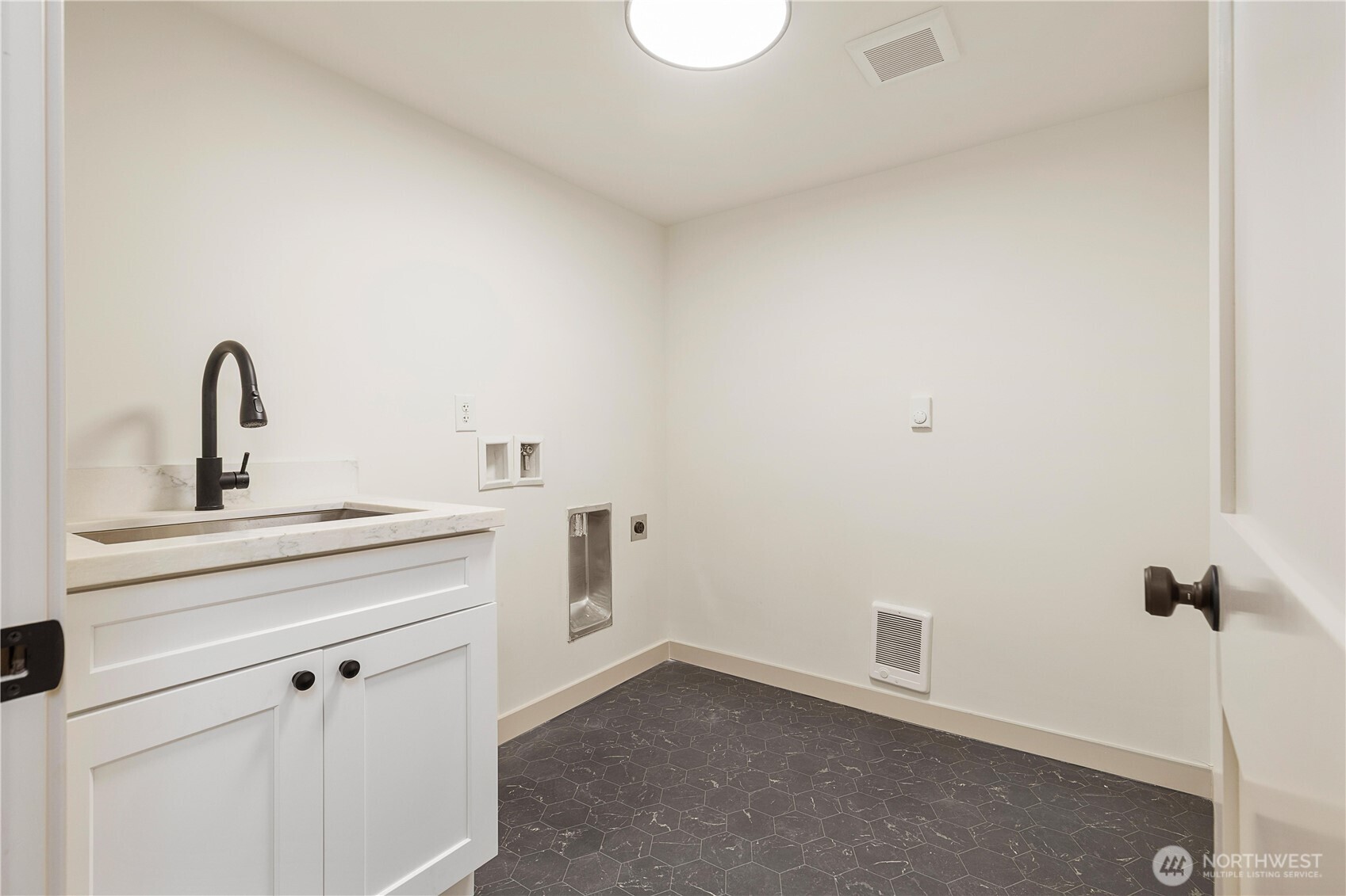 9506 18th Avenue Northwest Seattle, WA 98117 - Photo 31 of 40