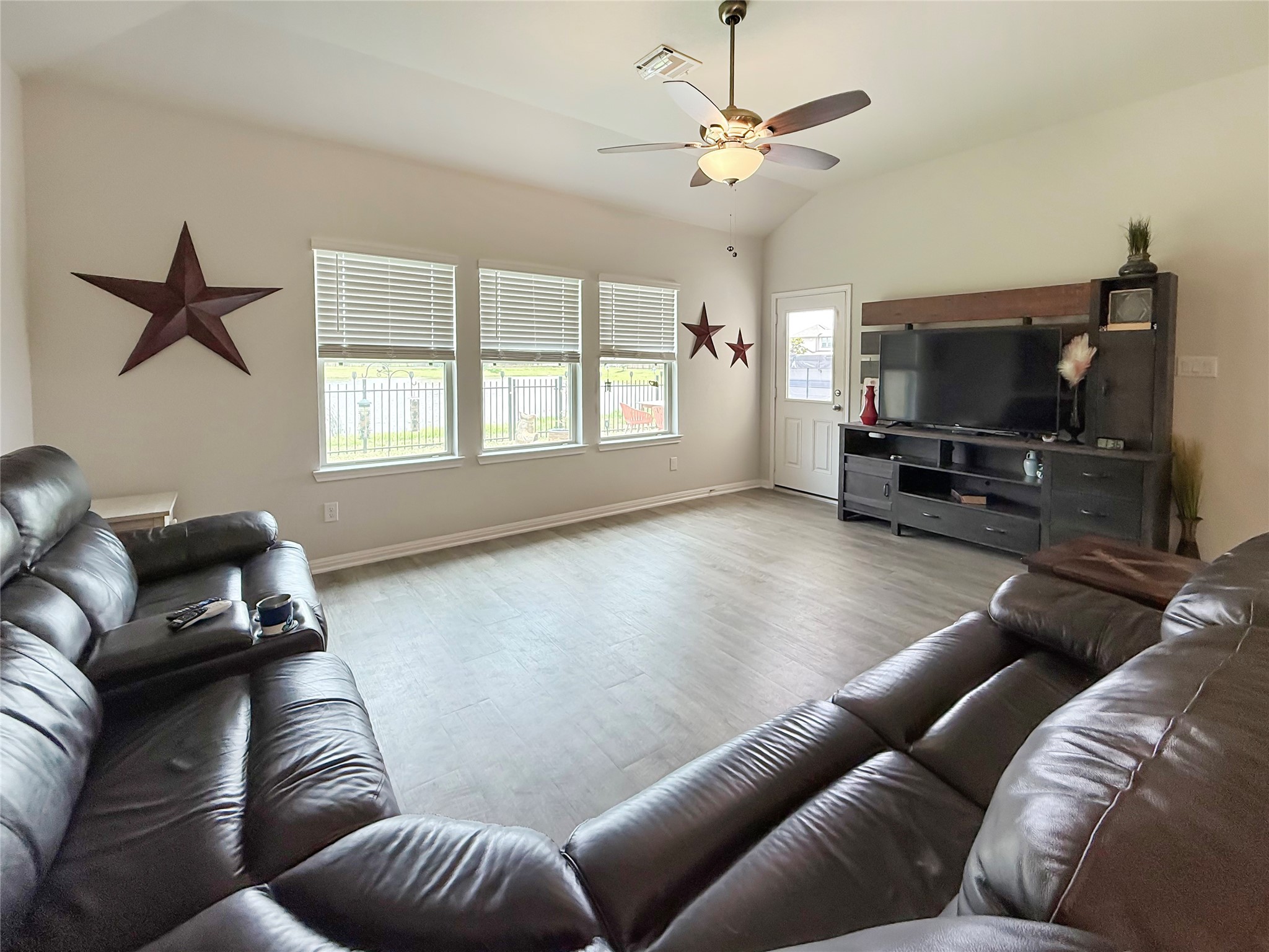 209 Bryan Way Angleton, TX 77515 - Photo 11 of 25