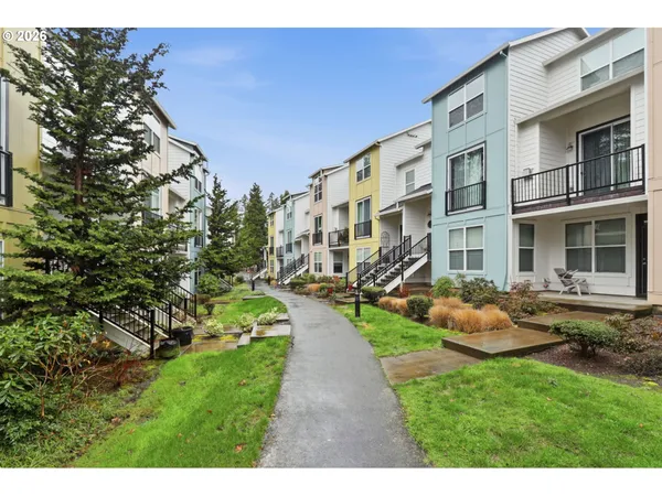 $315,000 | 2004 Northeast Cadbury Avenue, Unit 213, Hillsboro, OR 97006