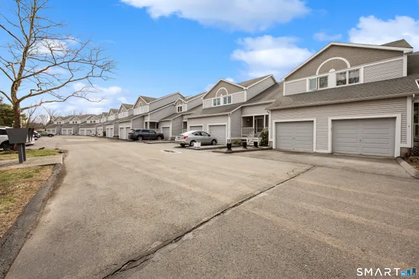 $319,900 | 675 Newfield Street, Unit 2, Middletown, CT 06457