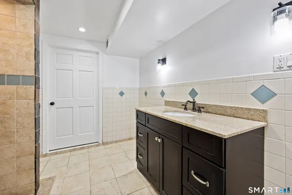 $319,900 | 675 Newfield Street, Unit 2, Middletown, CT 06457