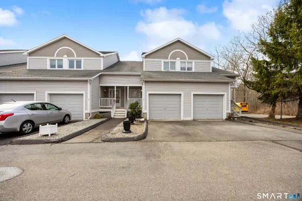 $319,900 | 675 Newfield Street, Unit 2, Middletown, CT 06457