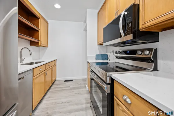 $319,900 | 675 Newfield Street, Unit 2, Middletown, CT 06457