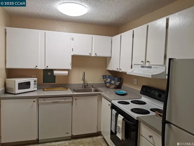 $440,000 | 555 Pierce Street, Unit 328, Albany, CA 94706