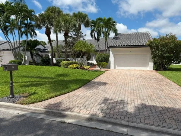 $369,900 | 9 Windsor Lane, Boynton Beach, FL 33436