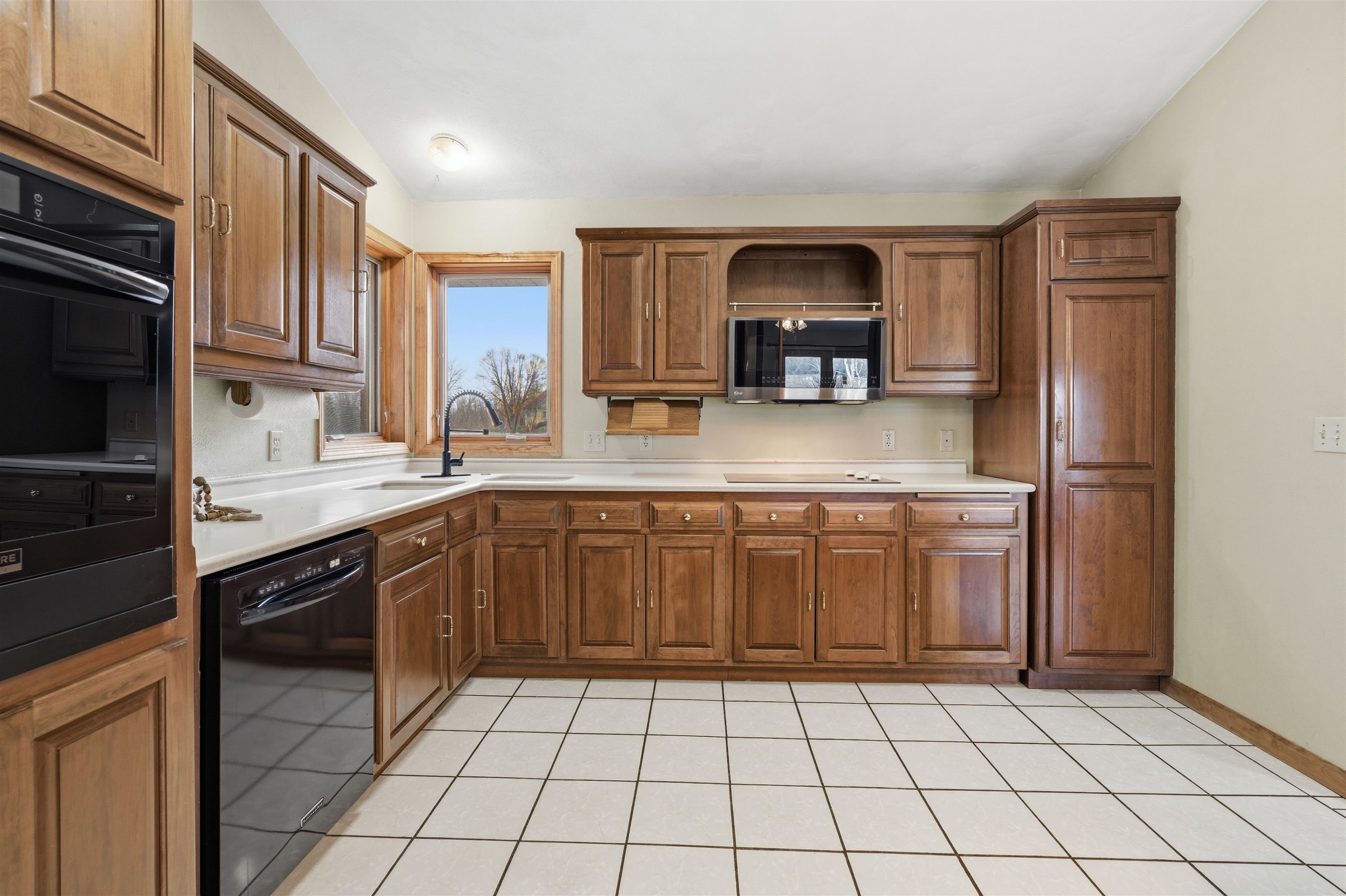 W4967 Burdick Road Black Creek, WI 54106 - Photo 6 of 37