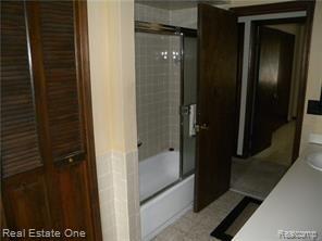 18818 Millar Road Clinton Township, MI 48036 - Photo 21 of 40 21.jpg