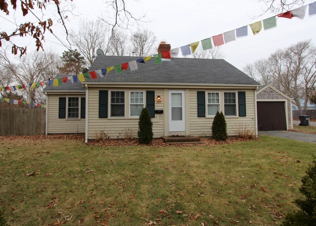 139 Spring Street Barnstable, MA 02601 - Photo 8 of 9 a backyard of a house