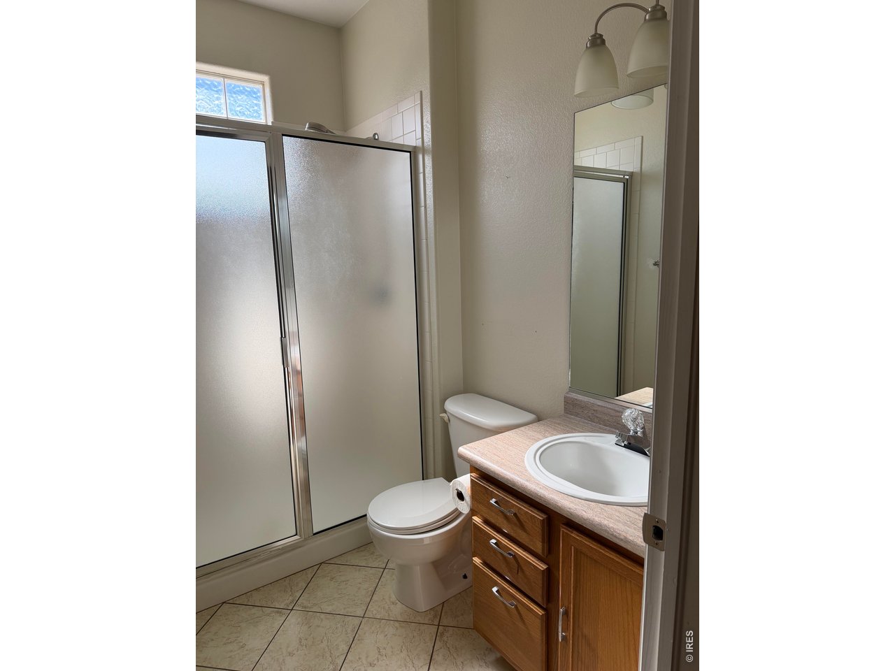 4902 29th Street, Unit 22D Greeley, CO 80634 - Photo 15 of 33 Full bath next to