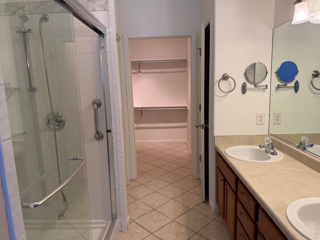 4902 29th Street, Unit 22D Greeley, CO 80634 - Photo 19 of 33 Double sinks