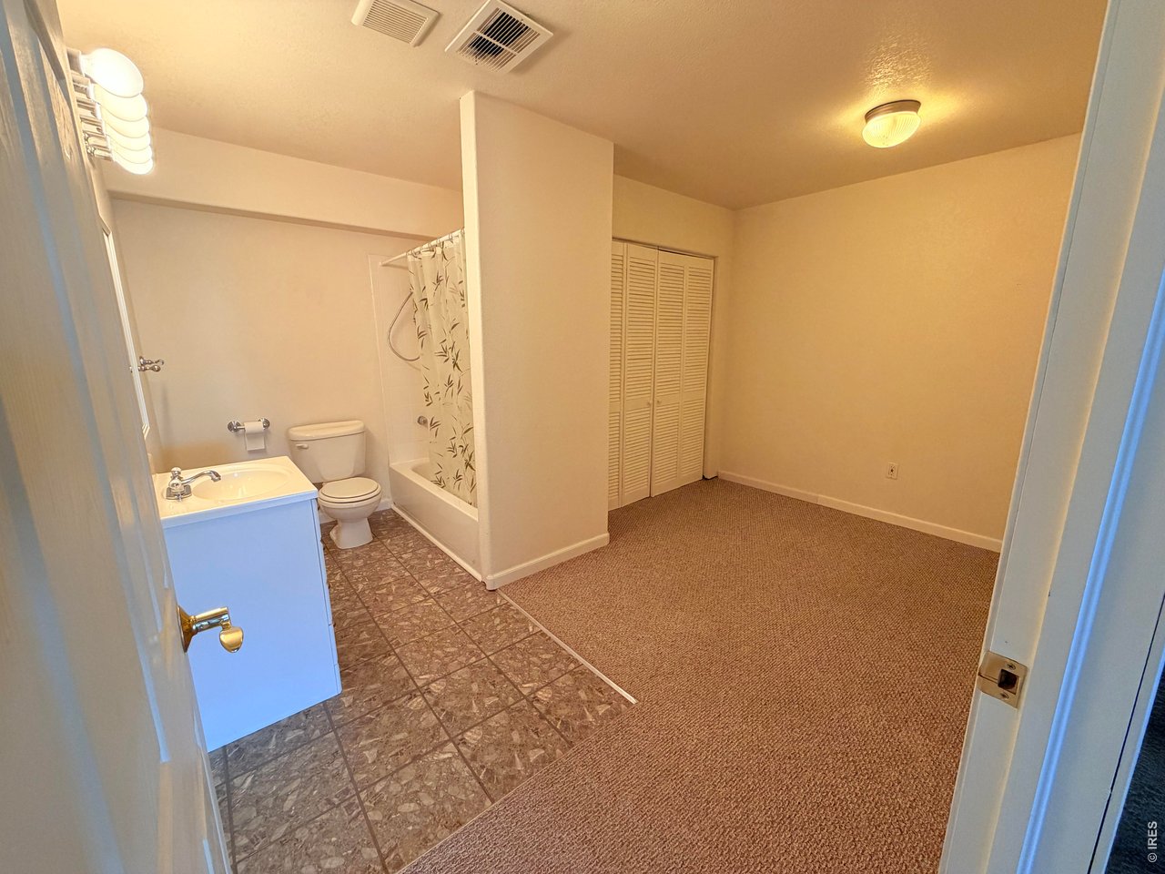 4902 29th Street, Unit 22D Greeley, CO 80634 - Photo 29 of 33 Full dressing area