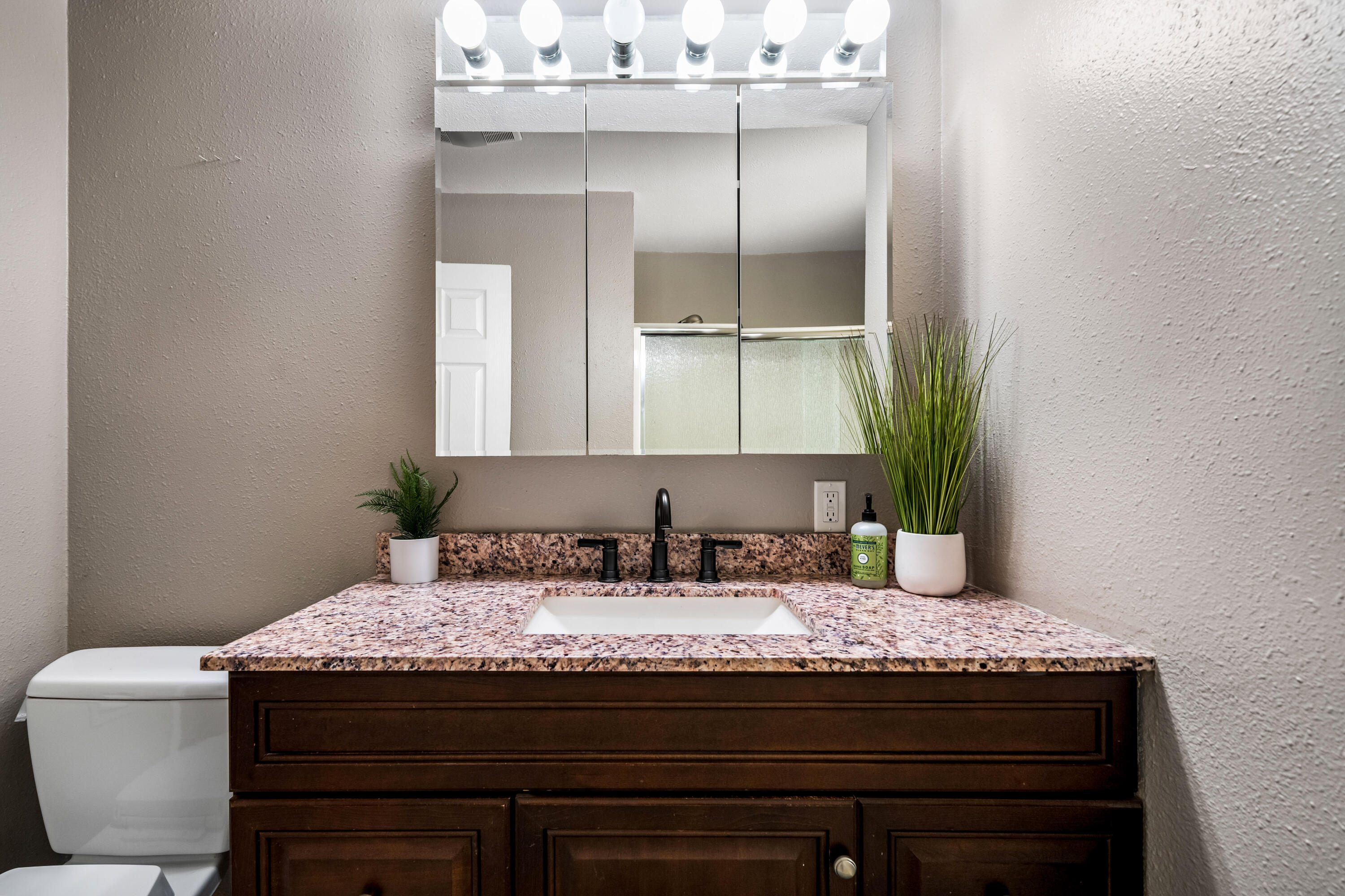 8631 Prospectors Road Redding, CA 96001 - Photo 32 of 41 a bathroom with a granite countertop sink and a mirror