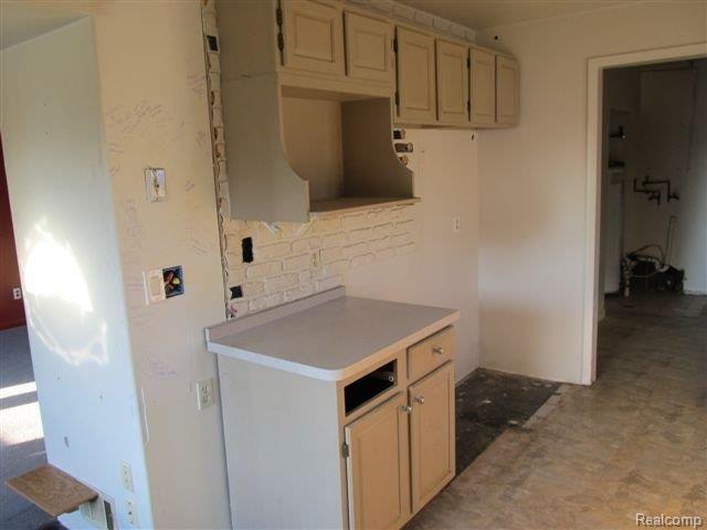 25904 Reeck Road Trenton, MI 48183 - Photo 14 of 25 261-922030 - kitchen.JPG