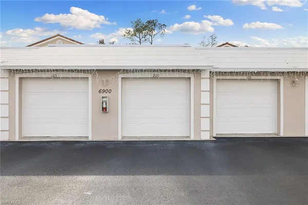 $5,800 | 6900 Dennis Circle, Unit J205, Naples, FL 34104