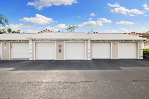 $5,800 | 6900 Dennis Circle, Unit J205, Naples, FL 34104