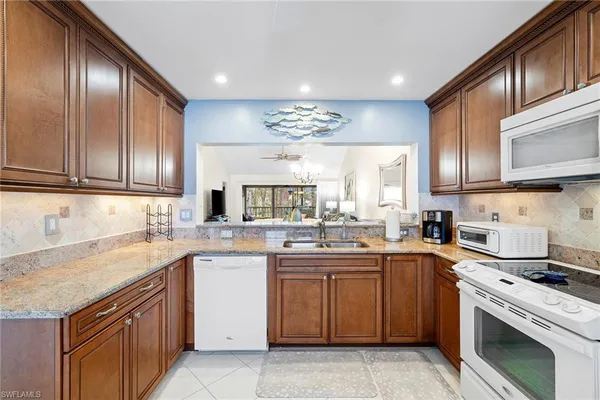 $5,800 | 6900 Dennis Circle, Unit J205, Naples, FL 34104