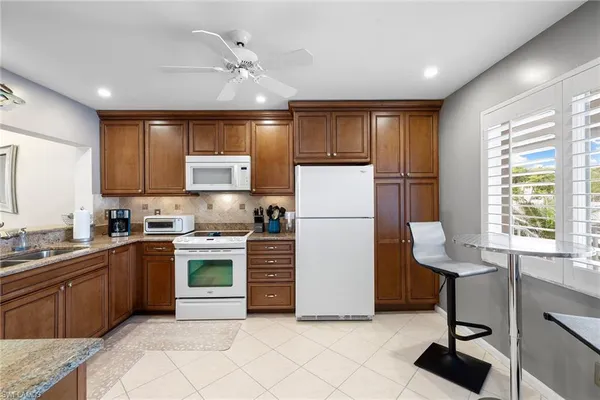 $5,800 | 6900 Dennis Circle, Unit J205, Naples, FL 34104