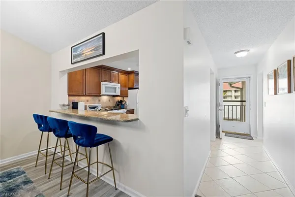 $5,800 | 6900 Dennis Circle, Unit J205, Naples, FL 34104