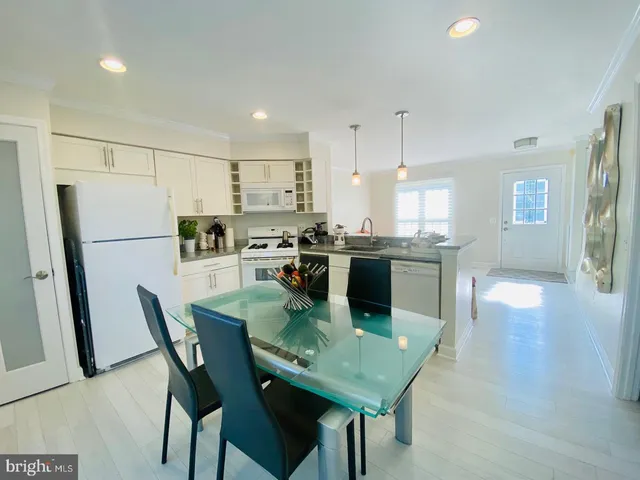 $2,800 | 14709 Green Park Way, Centreville, VA 20120