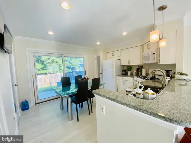 $2,800 | 14709 Green Park Way, Centreville, VA 20120