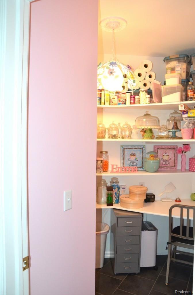 5806 Wellwood Drive Rochester, MI 48306 - Photo 14 of 76 Pantry off Kitchen