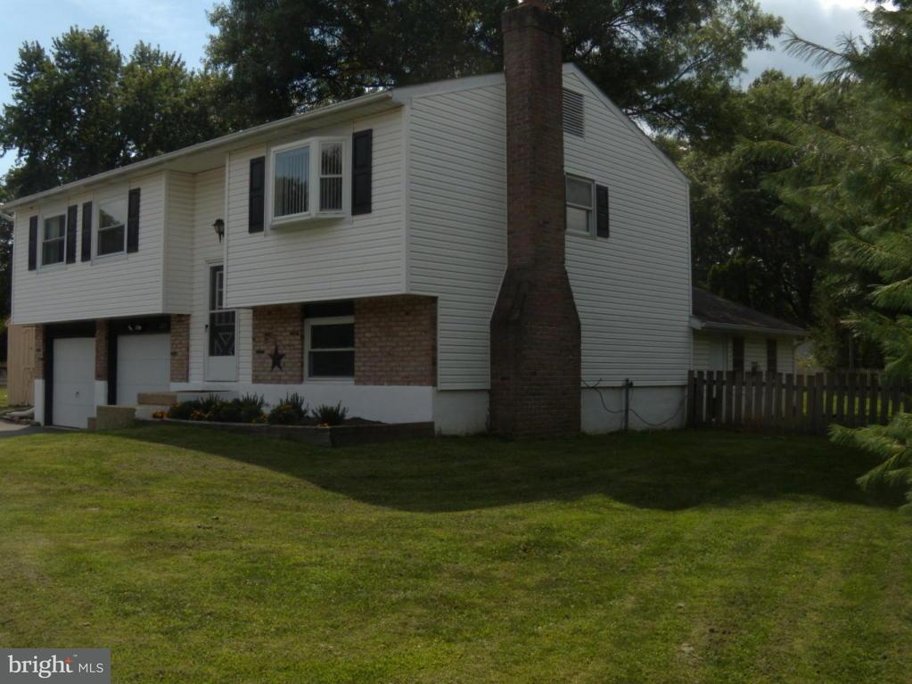 105 April Lane Lititz, PA 17543 - Photo 2 of 19